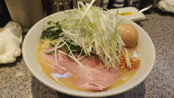 「鶏とホタテの濃厚ラーメン中盛・麺増し・長ネギ ￥1,600」@ラーメン宮郎の写真