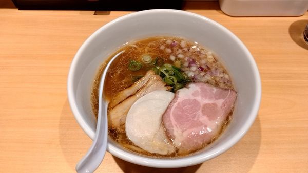 「中華そば醤油_880円」@蛤麺しちりの写真