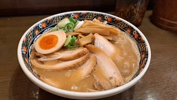 「醤油鶏そば（麺100gに減量）チャーシュ＆メンマTP」@焙煎ごま工房 タンタン本舗の写真