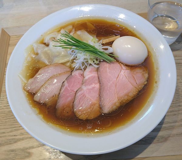 「特製中華蕎麦+ワンタン」@宍道湖しじみ中華蕎麦 琥珀 東京本店の写真
