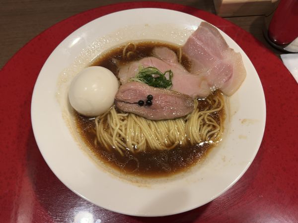「鴨とカシスの味玉醤油RaMen」@RaMen TOMO TOKYOの写真