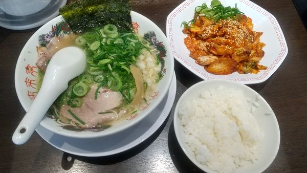 「豚キムチ定食（塩ラーメン）1180円」@来来亭 鳥取店の写真