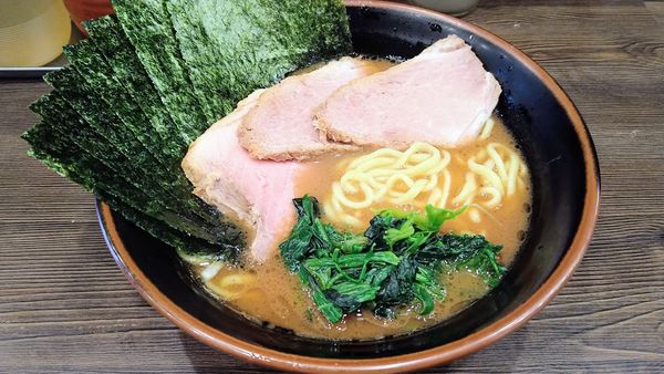 「ラーメン(麺硬め･味濃いめ)+海苔･肩ロース創業叉焼」@横浜家系らーめん 武道家の写真
