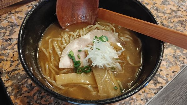 「にぼし醤油　らーめん」@なご味の写真