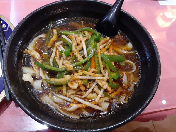 「青椒肉絲刀削麺」@四川厨房 随苑 淡路町店の写真