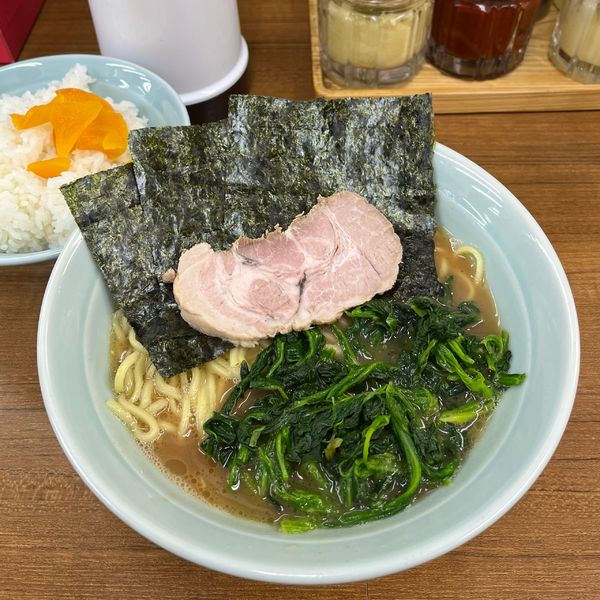 「ほうれん草ラーメン」@横浜ラーメン 武蔵家 北千住店の写真