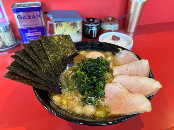 「味玉ラーメン＋中盛＋チャーシュー＋のり＋ほうれん草」@ラーメン 矢口家の写真