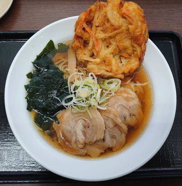 「チャーシューメン+かき揚げ(650円)」@大江戸そば 赤羽3・4番ホーム店の写真