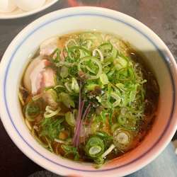 SUPREME (特製ラーメン)　1180円に九条ネギ