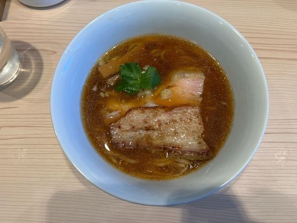 「しょうゆらーめん　850円」@らーめん藁の写真