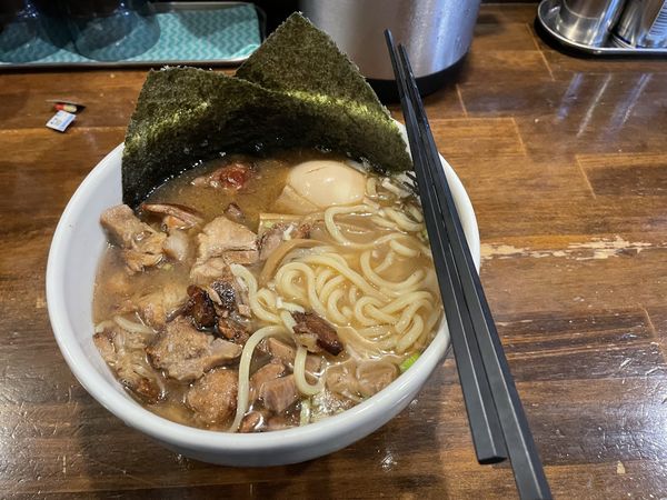 「特製らーめん（中盛）」@麺屋 茅根の写真