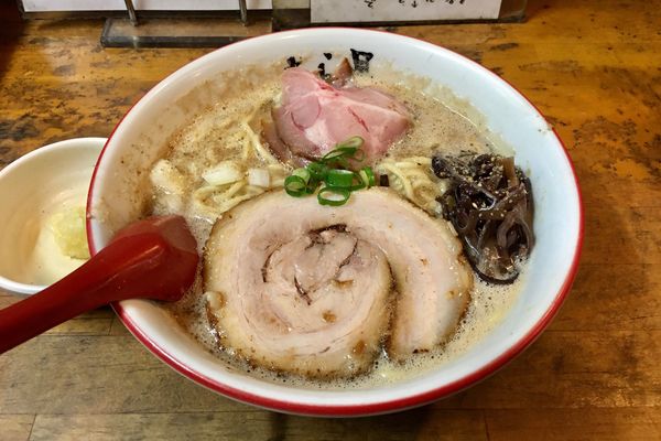 「[数量限定]2種盛りチャーシューどとんこつ(大盛り)＋ニンニク」@きら星の写真