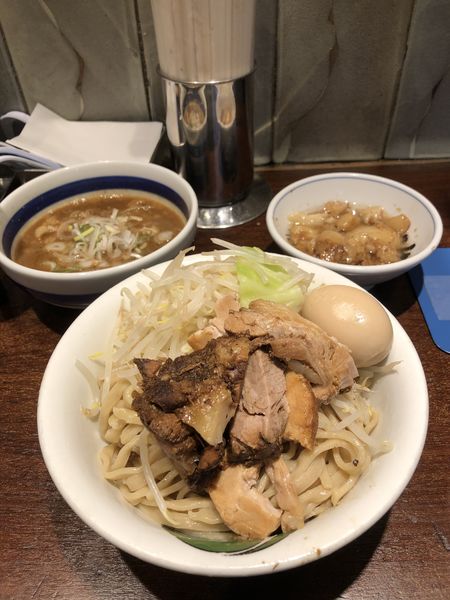「つけめん250g+半熟味玉+別皿アブラ」@ラーメン 雷 東京本丸店の写真