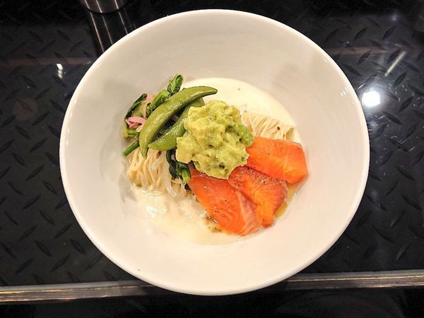 「信州サーモン to ホワイトアスパラ 冷製ラーメン」@トーキョーニューミクスチャーヌードル 八咫烏 CHIKARABOの写真