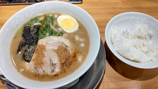 「豚そば銀次郎+ライス」@らあめん花月嵐 瀬谷南口店の写真