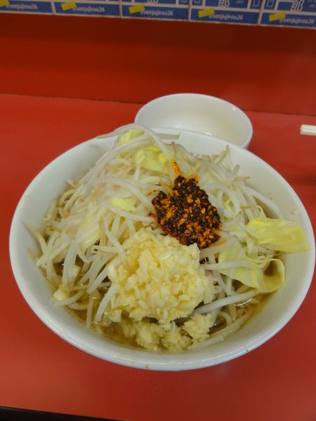 「ラーメン750円生卵50円🧄辣油」@ラーメン二郎 千住大橋駅前店の写真