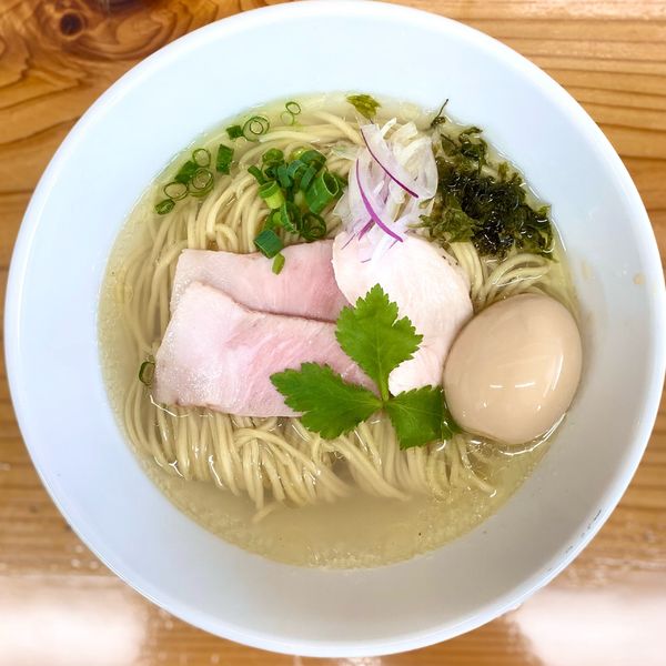 「貝出汁そば ¥980円（味玉＋100円）」@ラーメン屋 かたばみの写真