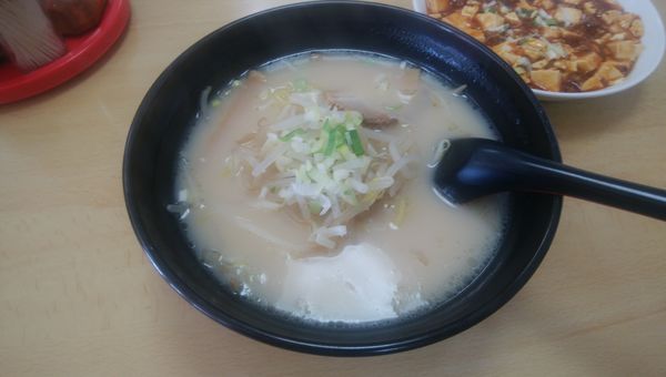 「豚骨ラーメン」@四川料理 麗都の写真