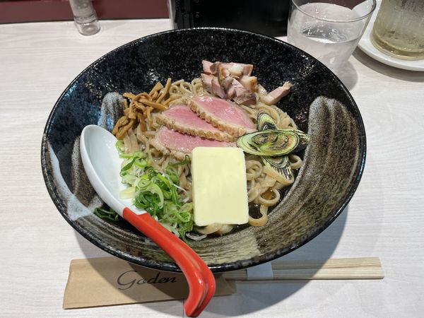 「鴨肉とエシレバターの油そば」@柳麺 呉田-goden-の写真
