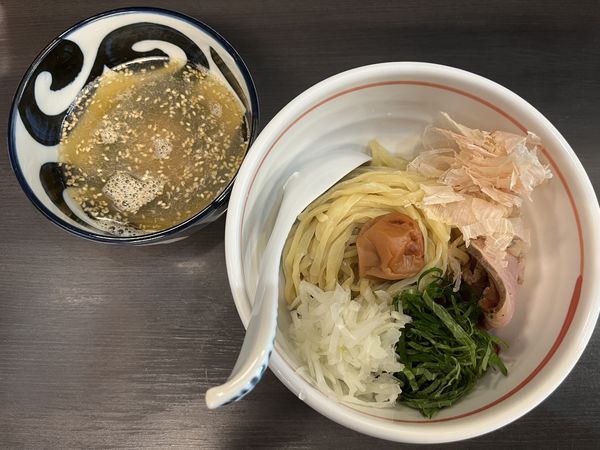 「【期間限定】南高梅と大葉の塩つけ麺 980円」@メンショップ アキラの写真