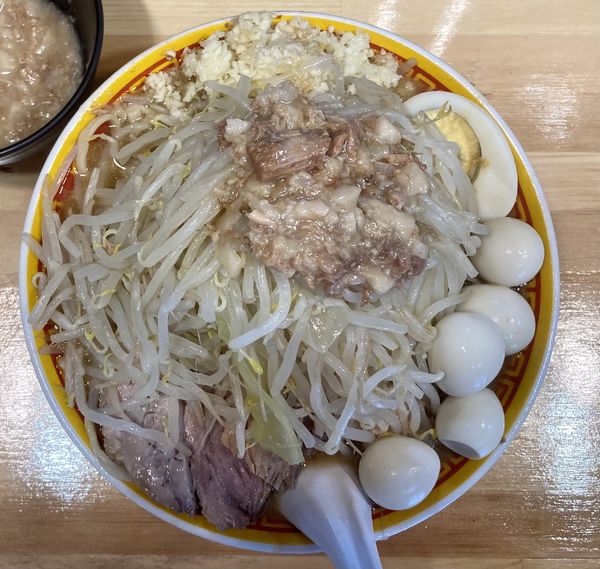 「ラーメン 1080円(豚肉2枚・半玉 )＋味付うずら」@えどもんど 中野の写真