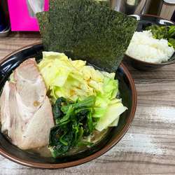 ラーメン並750円＋キャベツ100円