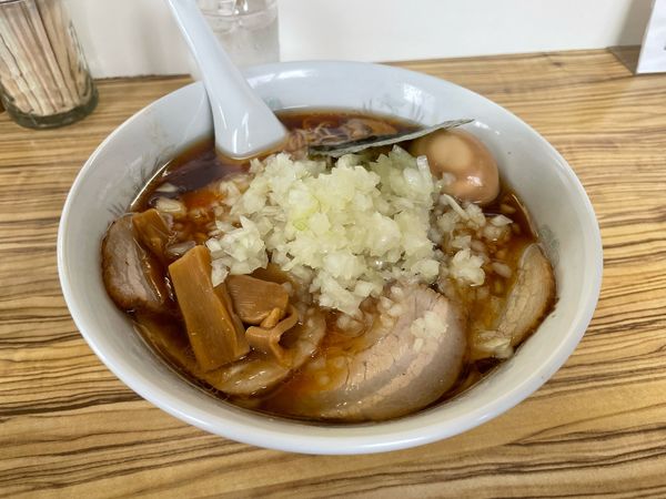 「中華そば 大 + チャーシュー + 味付け卵 + 玉ねぎ増量」@中華そば たまやの写真