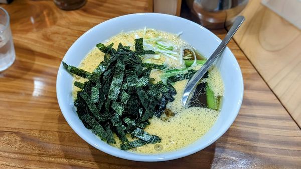 「納豆らぁめん平打ち麺（950円）」@神田らぁめん 悠の写真