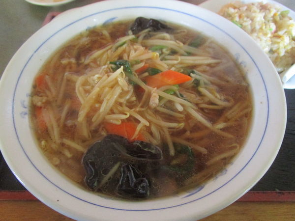 「もやしラーメン・半チャーハンセット 850円」@中華料理 山久の写真
