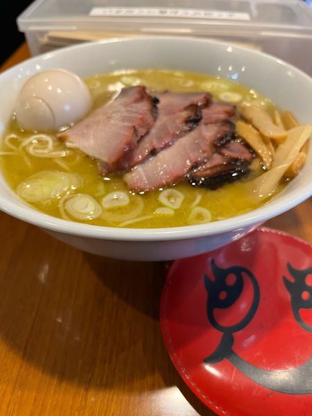 「細麺　塩　ハーフ炭焼豚　煮タマゴ」@凛 永福町店の写真