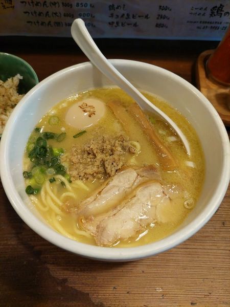 「白鶏らーめん玉子のせ＋麦めし」@鶏の穴の写真
