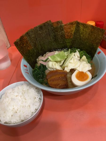 「デラックス+半ライス　1180円」@よし家の写真