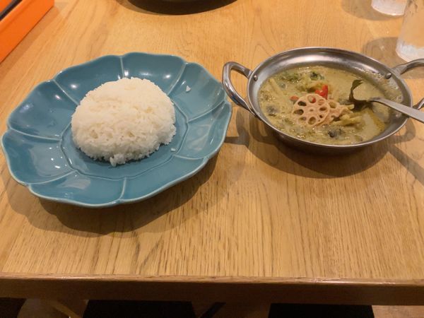 「グリーンカレー　¥1100」@マンゴツリーカフェ  北千住の写真