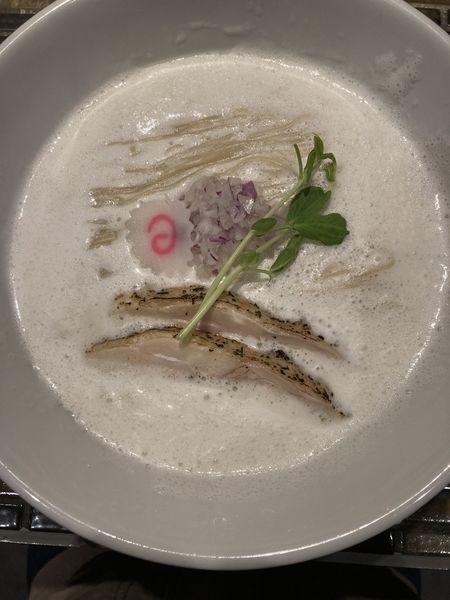 「貝出汁鶏白湯」@noodles kitchen GUNNERS 新丸子店の写真