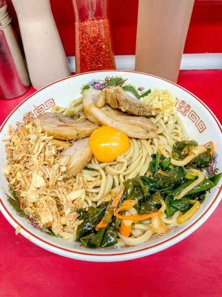 「13周年汁なし豚入り」@ラーメン二郎 湘南藤沢店の写真