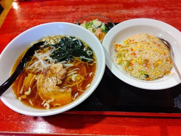 「Aランチ(醤油ラーメンと半チャーハンのセット)780円」@中国本場的料理 華龍飯店 高崎モントレー店の写真
