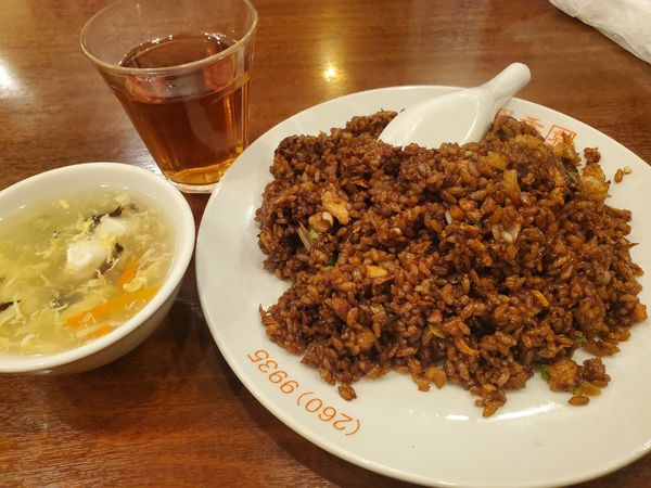 「XO海鮮黒炒飯」@聚香園 曙町店の写真