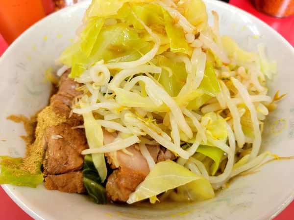 「小豚汁なし(野菜、カラメ、魚粉)」@ラーメン二郎 環七一之江店の写真