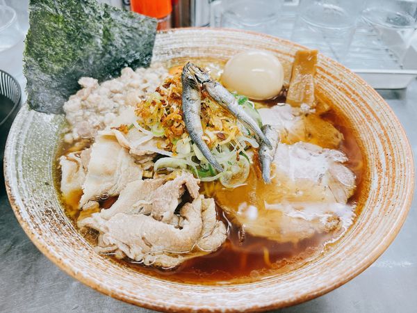 「トウゴロウイワシ煮干出汁 正油」@覆麺 智の写真