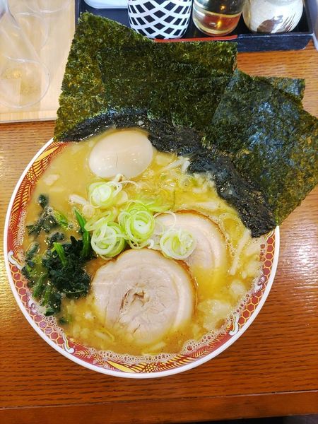 「背脂醤油味玉ラーメン+のり5枚  ﾒﾝﾏ抜き」@自家製手もみ麺 ラーメン赤松の写真