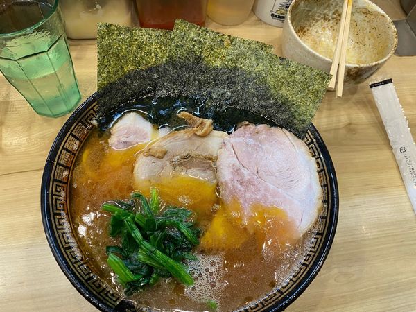 「裏むさチャーシューざんまい中」@横浜ラーメン 裏武蔵家 西千葉本店の写真