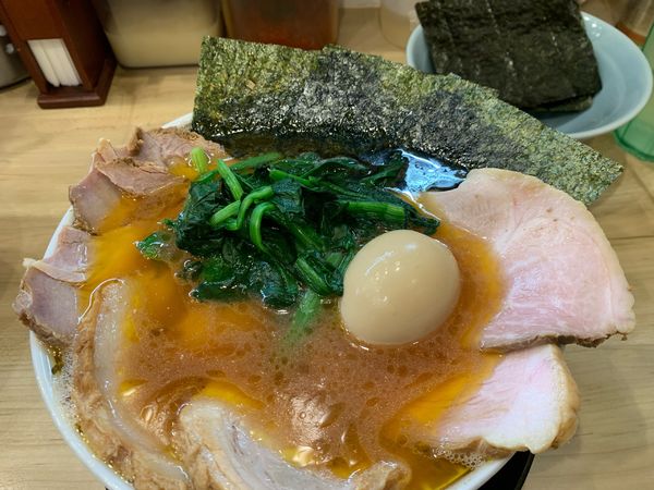 「裏むさチャーシュー特選並＋極上海苔＋味玉」@横浜ラーメン 裏武蔵家 西千葉本店の写真