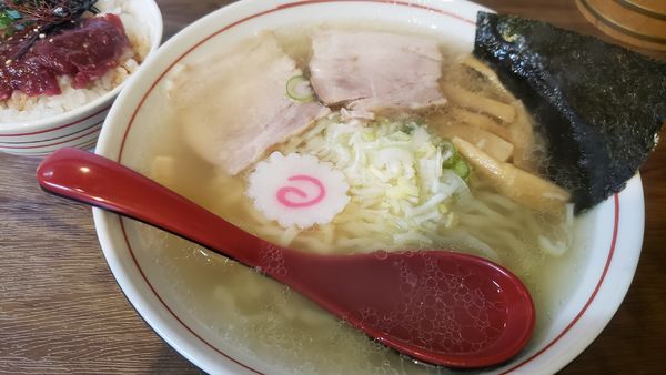 「喜多方ラーメン＋桜ユッケ丼（小）」@松戸 縁屋の写真