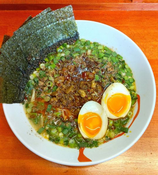 「台湾ラーメン 750円＋味玉・海苔 各100円」@らーめん・油そば 笑びすの写真