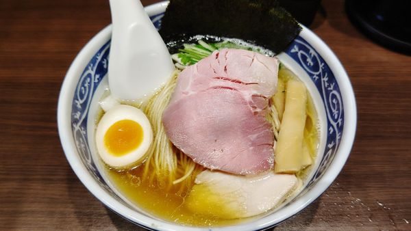 「煮干しそば白醤油」@寿製麺よしかわ 坂戸店の写真