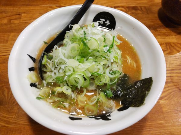 「豚骨醤油ラーメン＋餃子セット1080円」@百歩ラーメン 川越店の写真