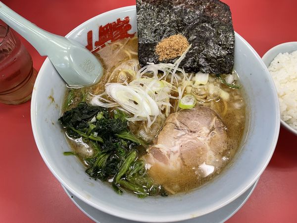 「和風とんこつ醤油ラーメン　￥８８０」@ラーメン山岡家 愛知刈谷店の写真