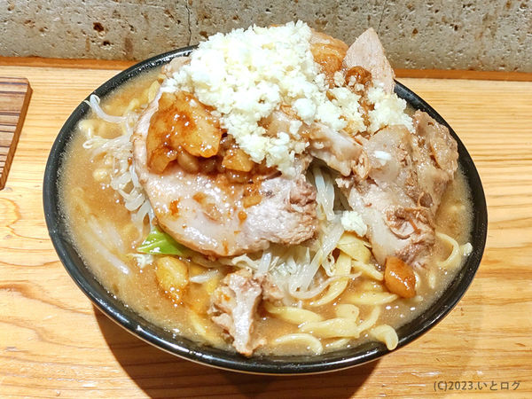「ブタラーメン 大（＋ニラBLACK）」@Wez Noodlesの写真