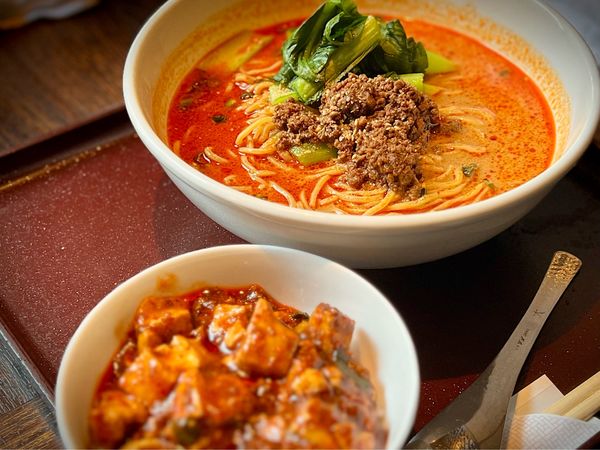 「坦々麺のセット 1,700円」@過門香 丸の内トラストタワー店の写真