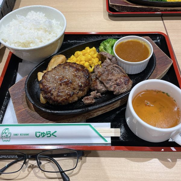 「100％ビーフハンバーグステーキ(120g)＆カットステーキ」@レストランじゅらく 上野駅前店の写真